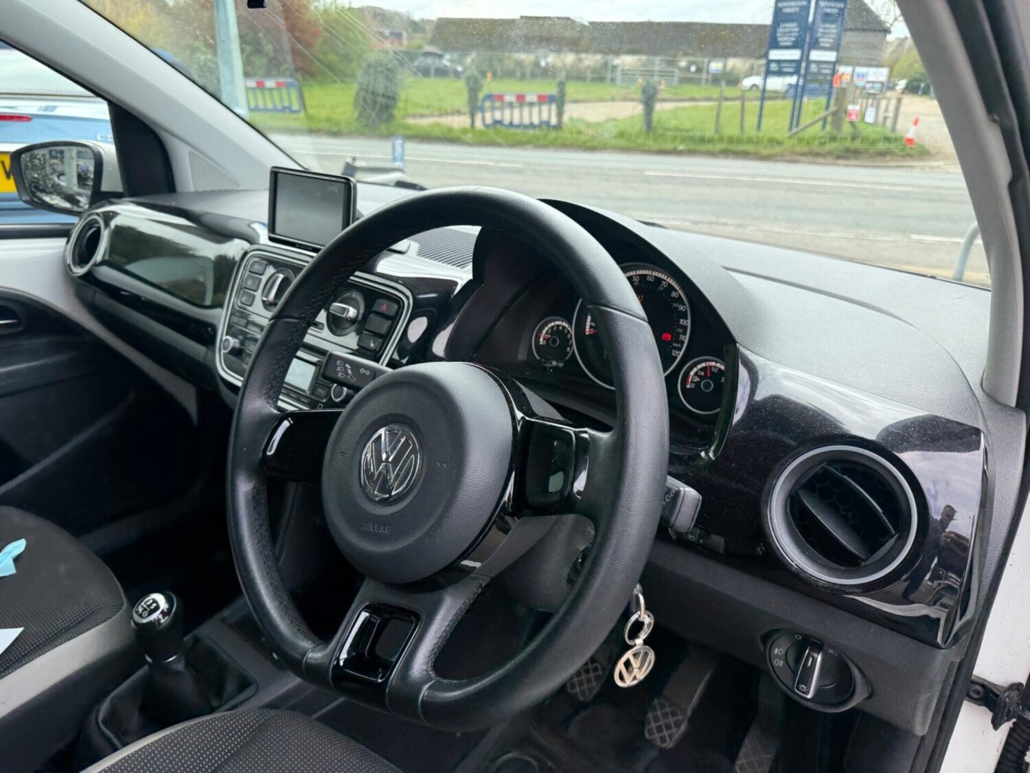 Used Volkswagen up! 2014 for sale - 78108252: Photo 10