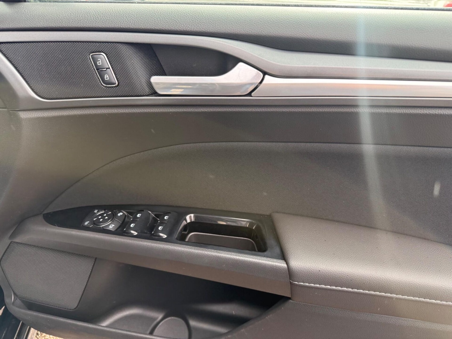 Used Ford Mondeo 2015 for sale - 77932749: Photo 27