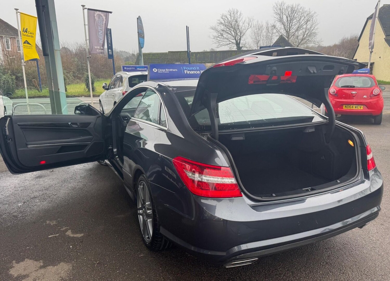 Used Mercedes-Benz E Class 2011 for sale - 77932730: Photo 32