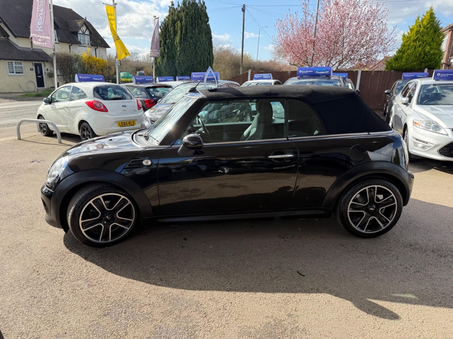 Used MINI Convertible 2011 for sale - 77932788: Photo 15