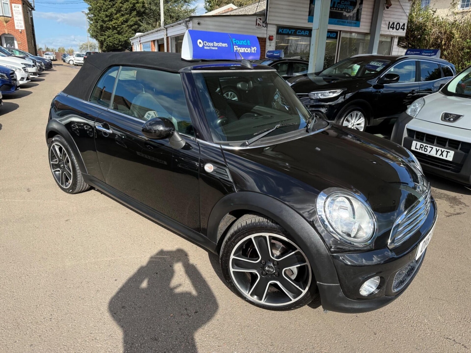 Used MINI Convertible 2011 for sale - 77932788: Photo 2