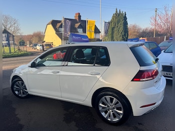 Used Volkswagen Golf 2017 for sale - 77932757: Photo