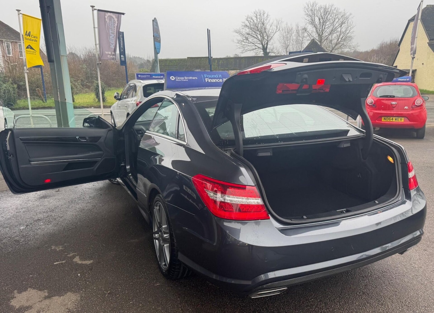 Used Mercedes-Benz E Class 2011 for sale - 78040359: Photo 32