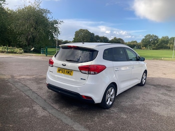 Used Kia Carens 2016 for sale - 75926870: Photo