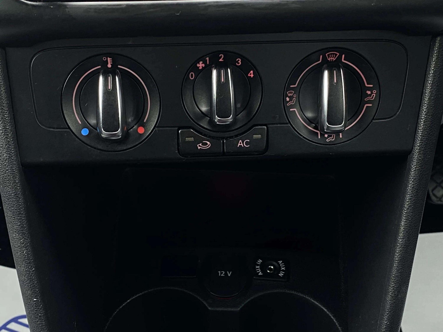 Used Volkswagen Polo 2011 for sale - 77882293: Photo 35