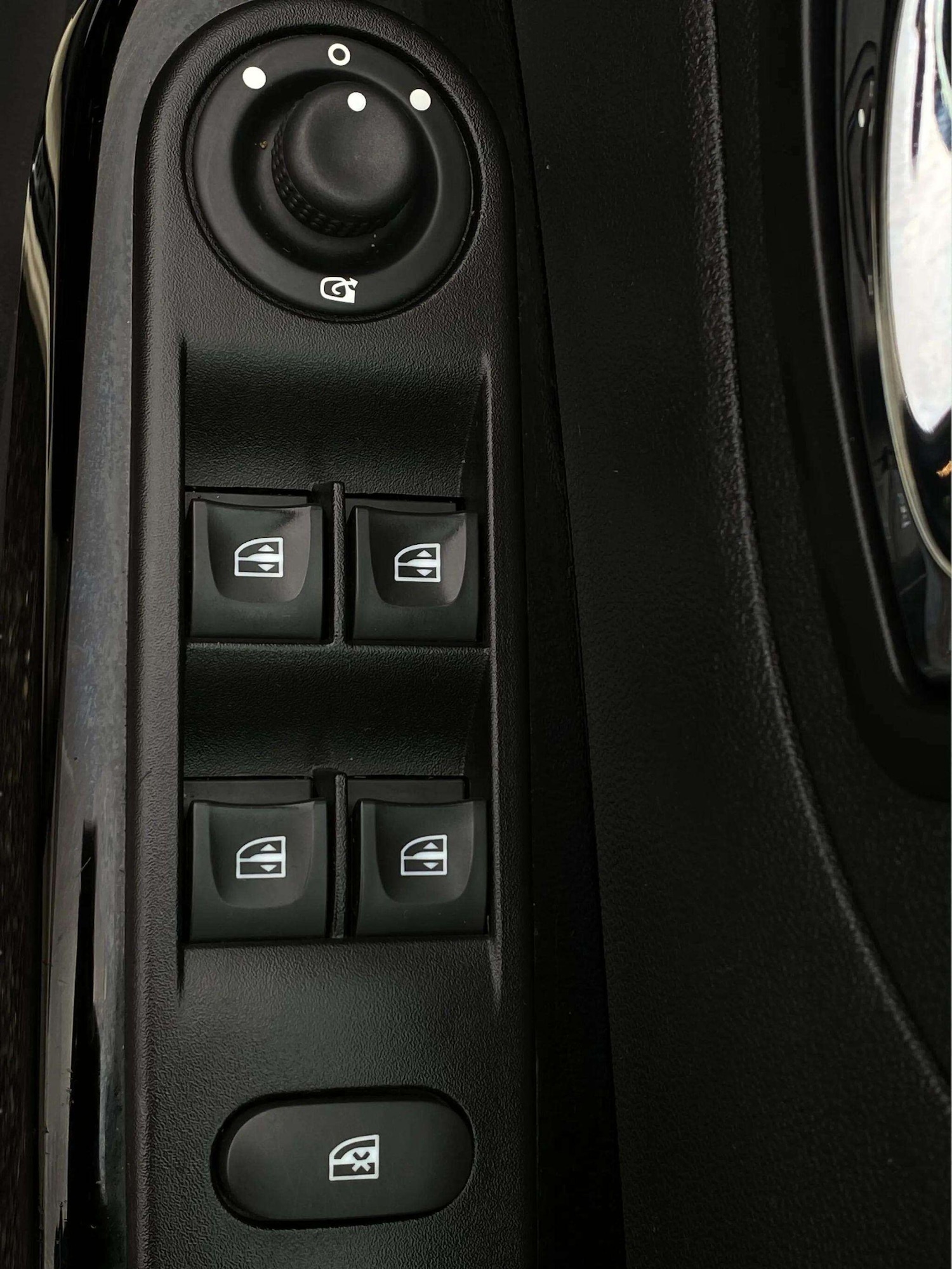 Used Renault Captur for sale - 77807640: Photo 21