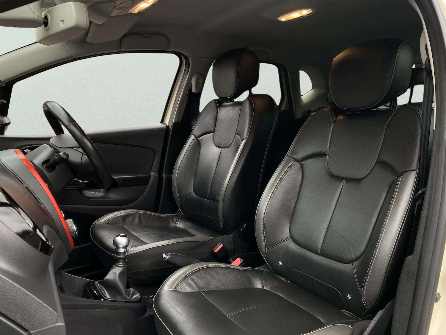 Used Renault Captur for sale - 77807640: Photo 24