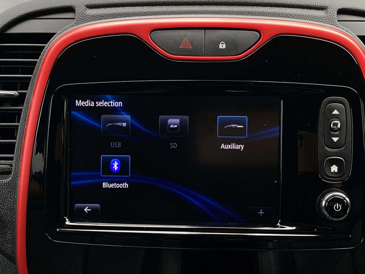 Used Renault Captur for sale - 77807640: Photo 39