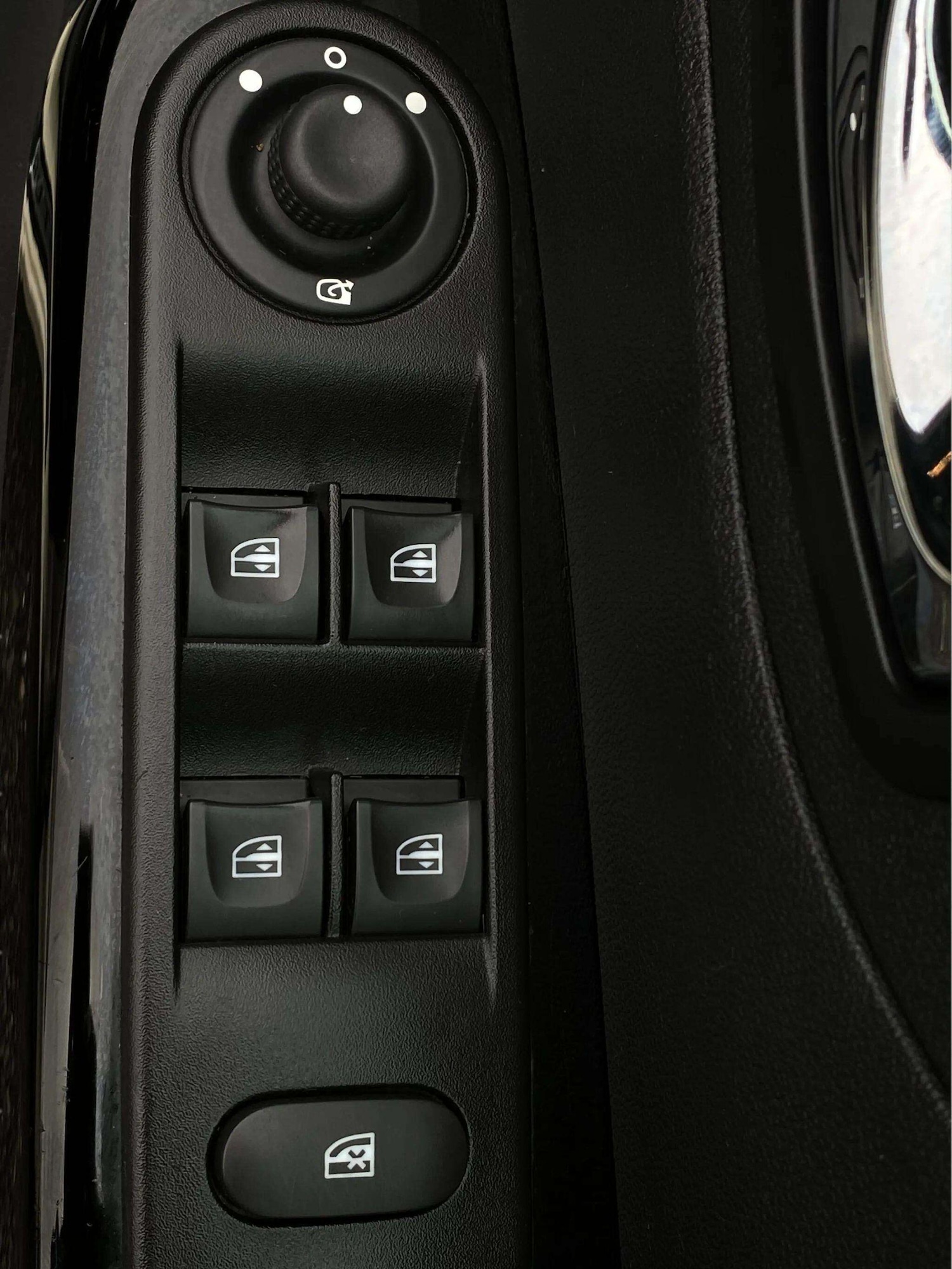 Used Renault Captur for sale - 77807640: Photo 44