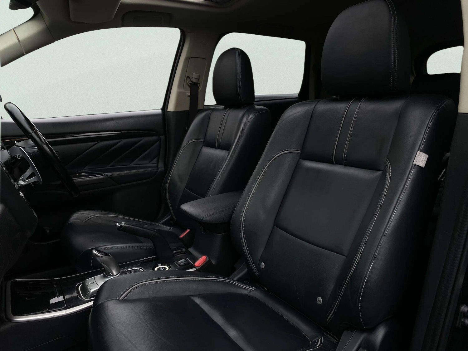 Used Mitsubishi Outlander 2015 for sale - 77807836: Photo 25