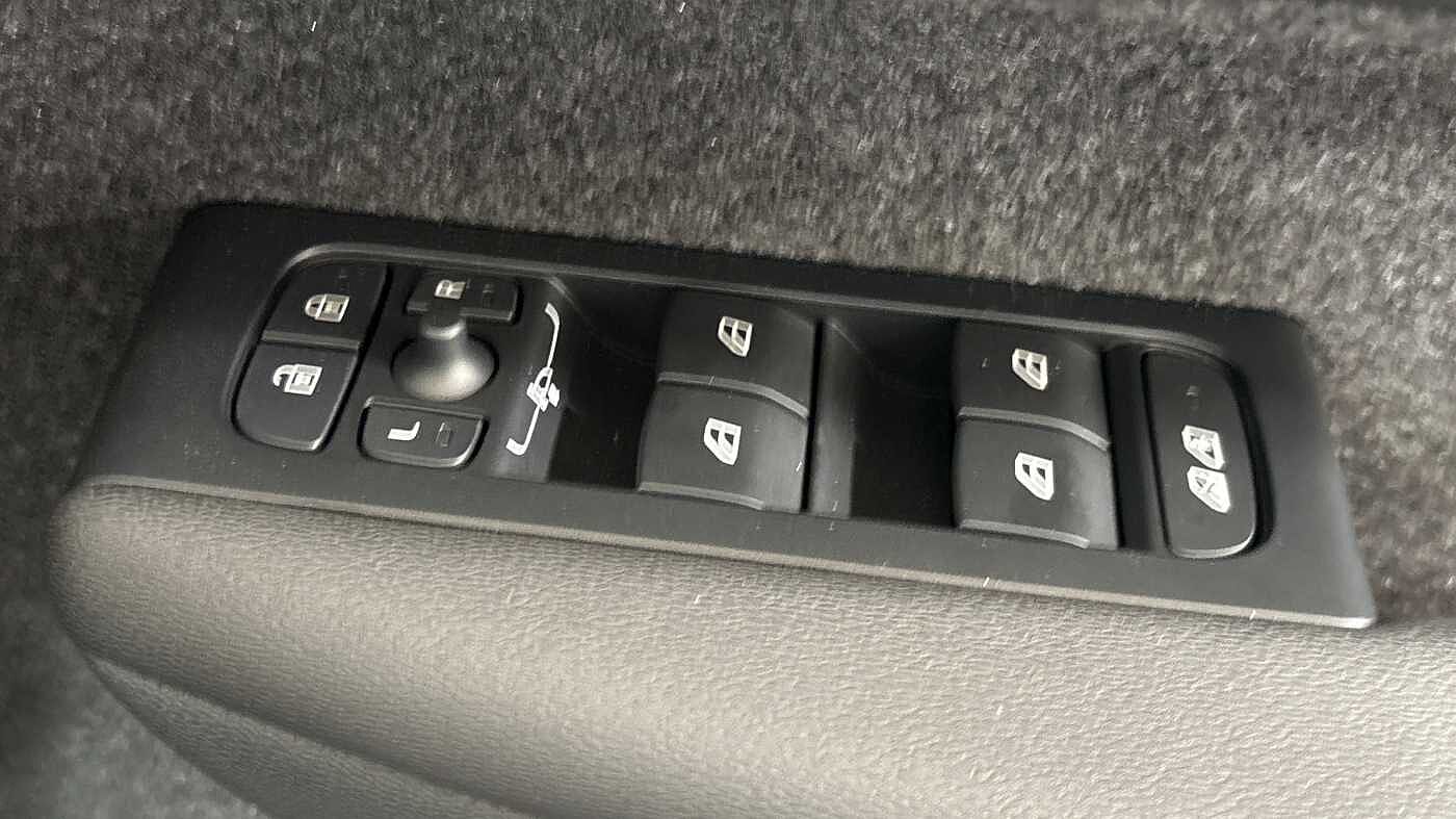 Used Volvo XC40 2025 for sale - 76670993: Photo 24