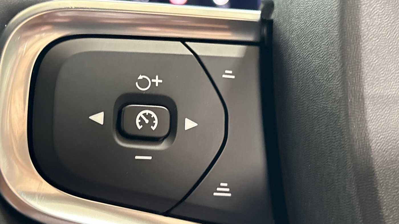 Used Volvo XC40 2025 for sale - 76670993: Photo 30