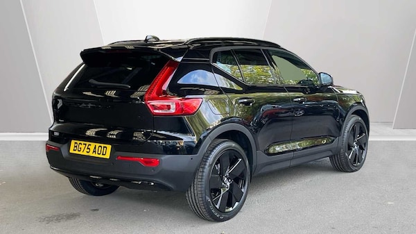 Used Volvo XC40 2025 for sale - 76309293: Photo 2