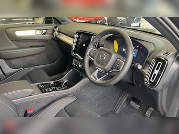 Used Volvo XC40 2025 for sale - 76309293: Photo 4