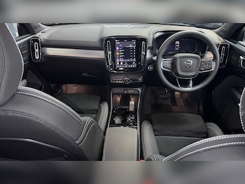 Used Volvo XC40 2026 for sale - 77855186: Photo