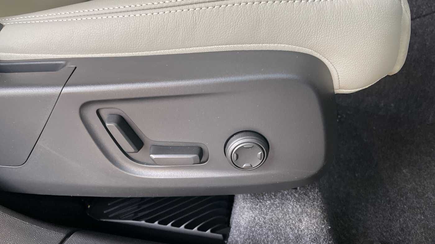 Used Volvo XC40 2025 for sale - 76139775: Photo 25