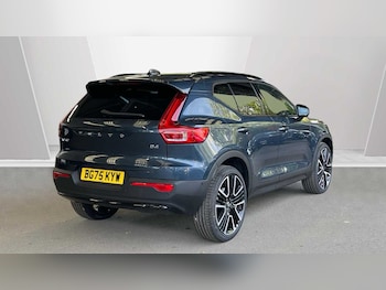 Used Volvo XC40 2025 for sale - 76139775: Photo 2