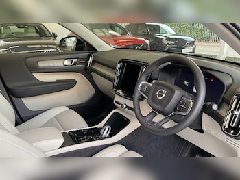 Used Volvo XC40 2025 for sale - 76139775: Photo 4