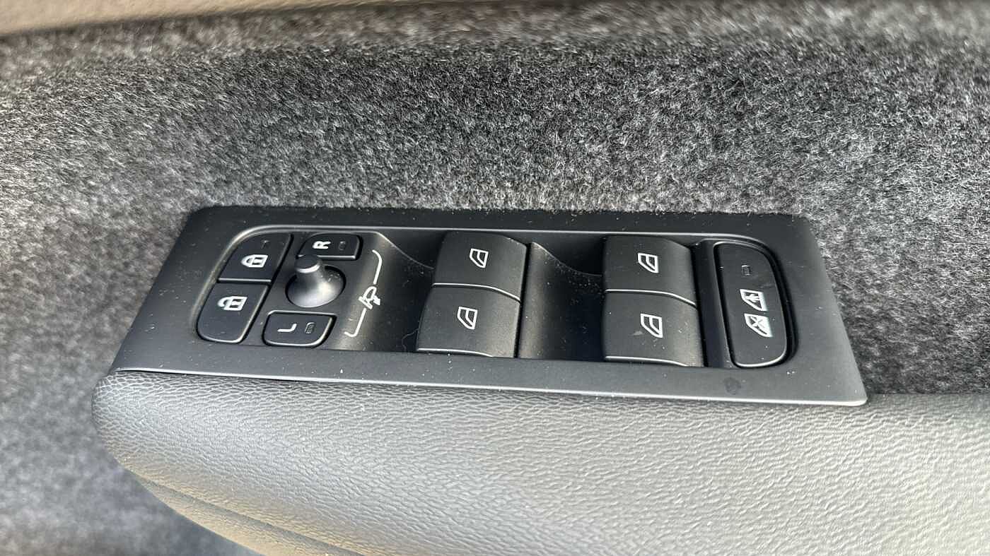 Used Volvo XC40 2023 for sale - 77647517: Photo 22