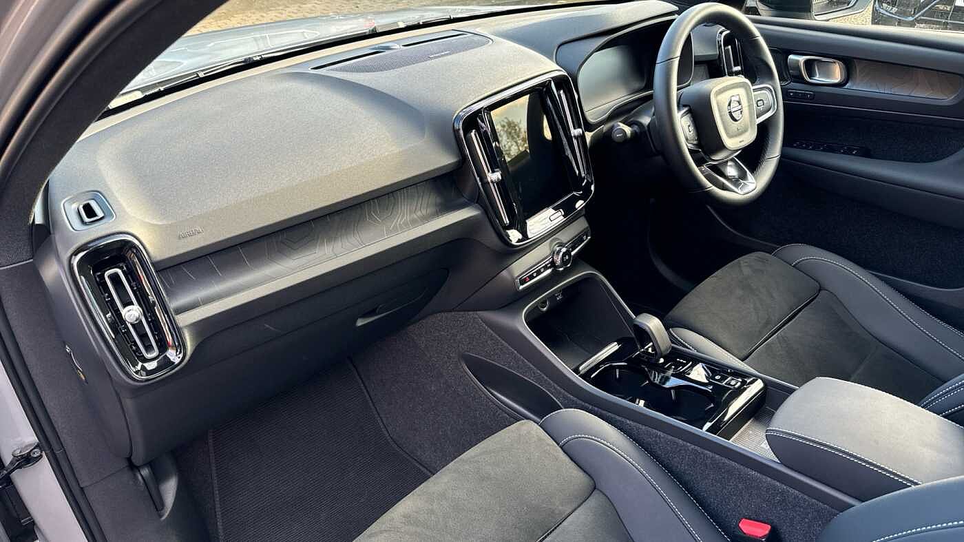 Used Volvo XC40 2023 for sale - 77647517: Photo 4