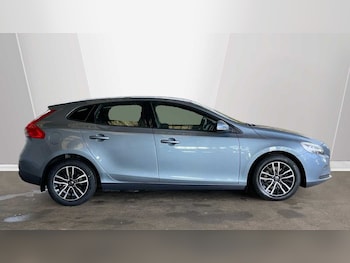 Used Volvo V40 2019 for sale - 77388458: Photo