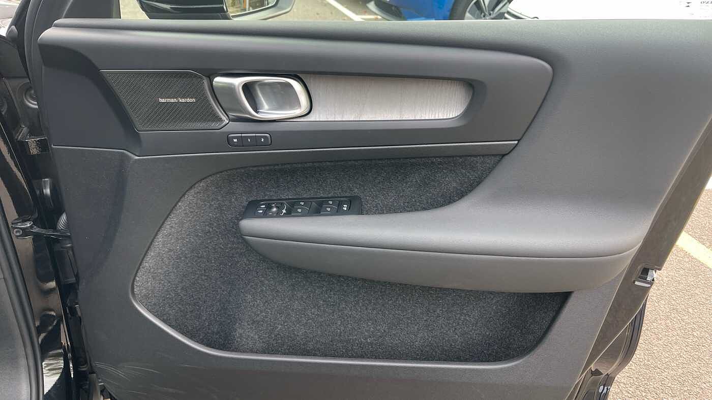 Used Volvo XC40 2025 for sale - 76139641: Photo 24