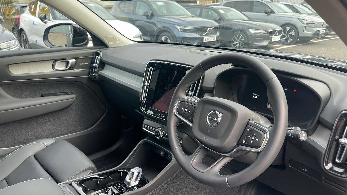 Used Volvo XC40 2025 for sale - 76139641: Photo 4