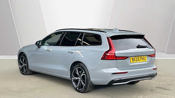Used Volvo V60 2025 for sale - 75015112: Photo 2