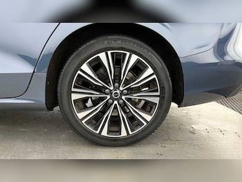 Used Volvo V60 2023 for sale - 78879942: Photo