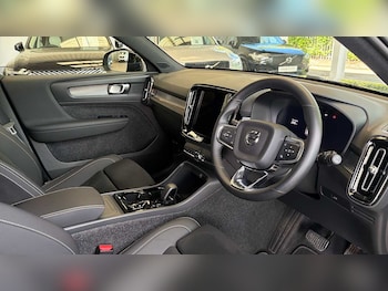Used Volvo XC40 2025 for sale - 79510313: Photo