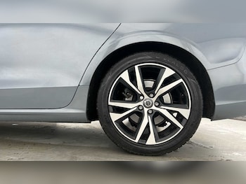 Used Volvo V60 2022 for sale - 79350307: Photo