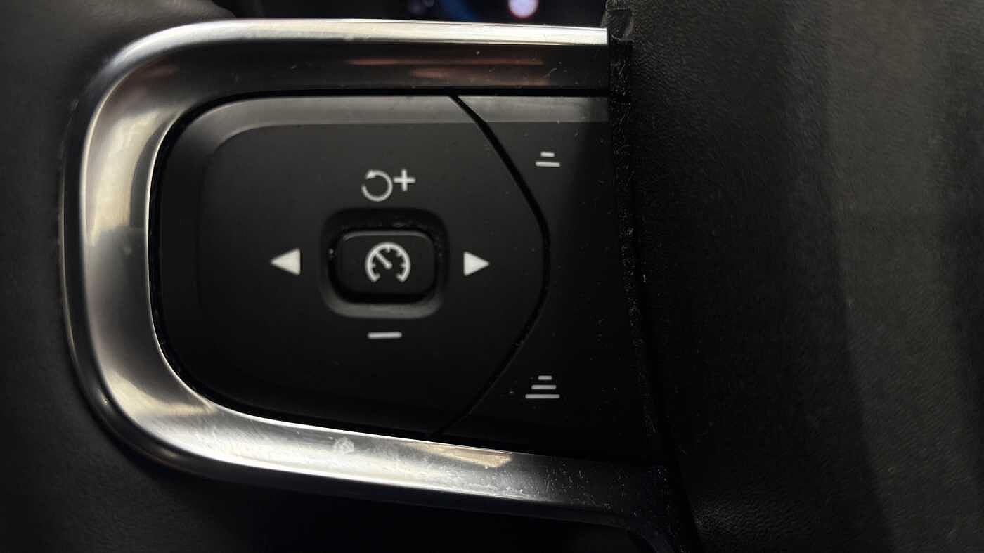 Used Volvo XC40 2023 for sale - 76474508: Photo 26