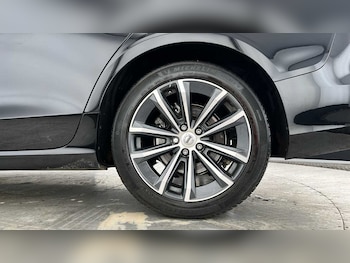 Used Volvo V60 2021 for sale - 77218251: Photo