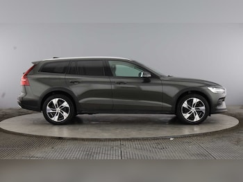 Used Volvo V60 2022 for sale - 79472781: Photo