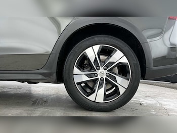 Used Volvo V60 2022 for sale - 79472781: Photo