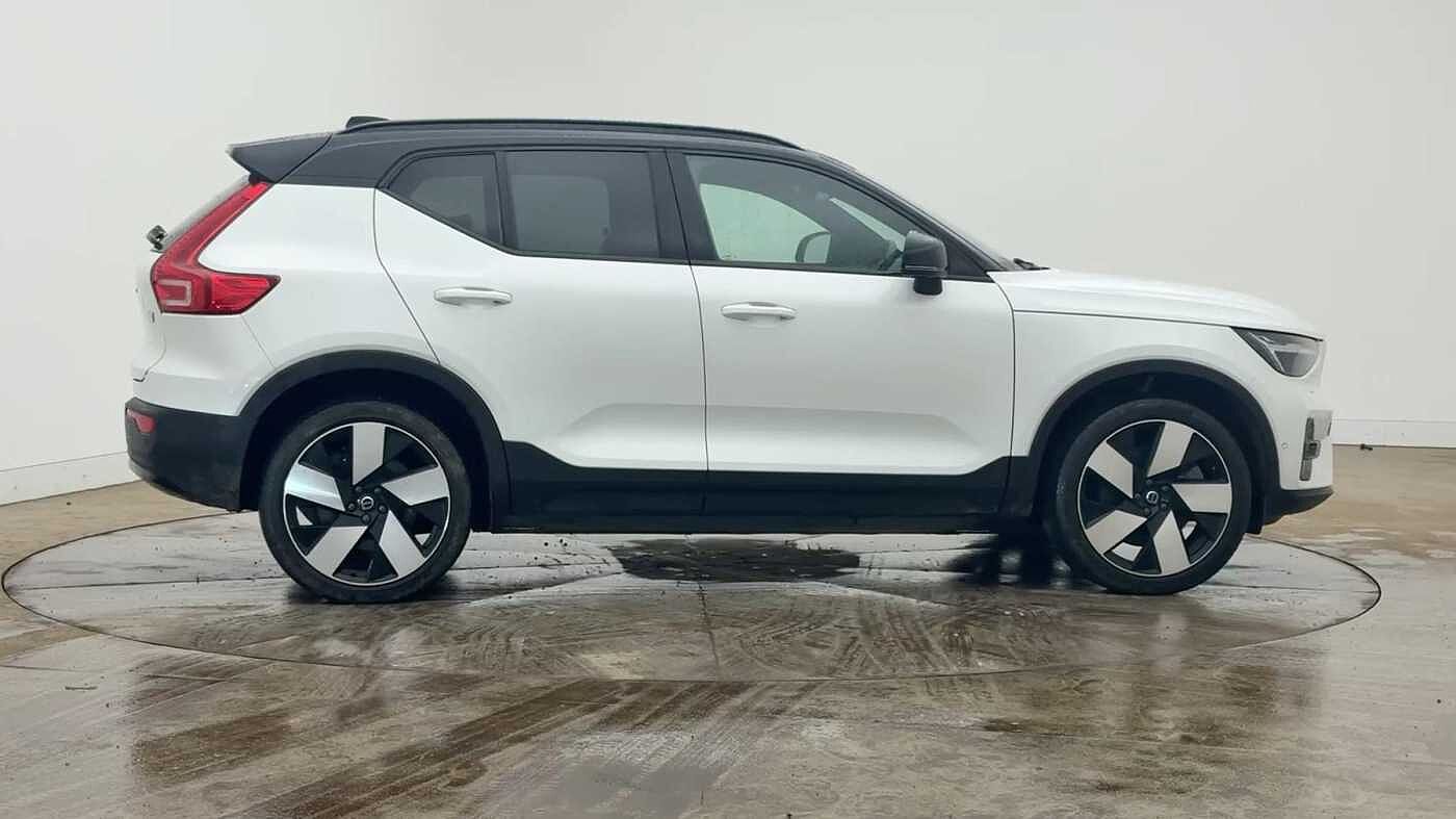 Used Volvo XC40 2023 for sale - 78036182: Photo 2