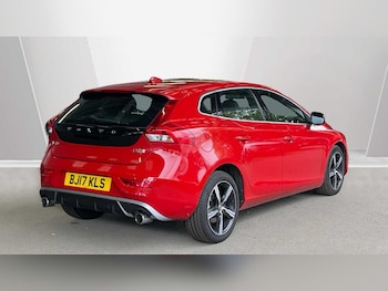 Used Volvo V40 2017 for sale - 75916447: Photo