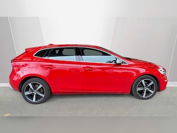 Used Volvo V40 2017 for sale - 75916447: Photo