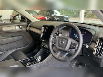 Used Volvo XC40 2025 for sale - 76139644: Photo 4