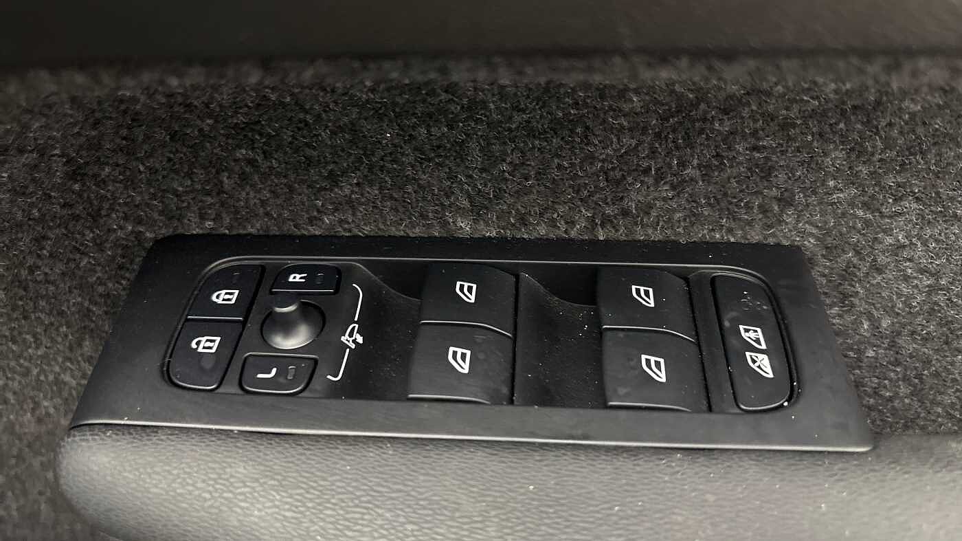 Used Volvo XC40 2025 for sale - 77157531: Photo 24