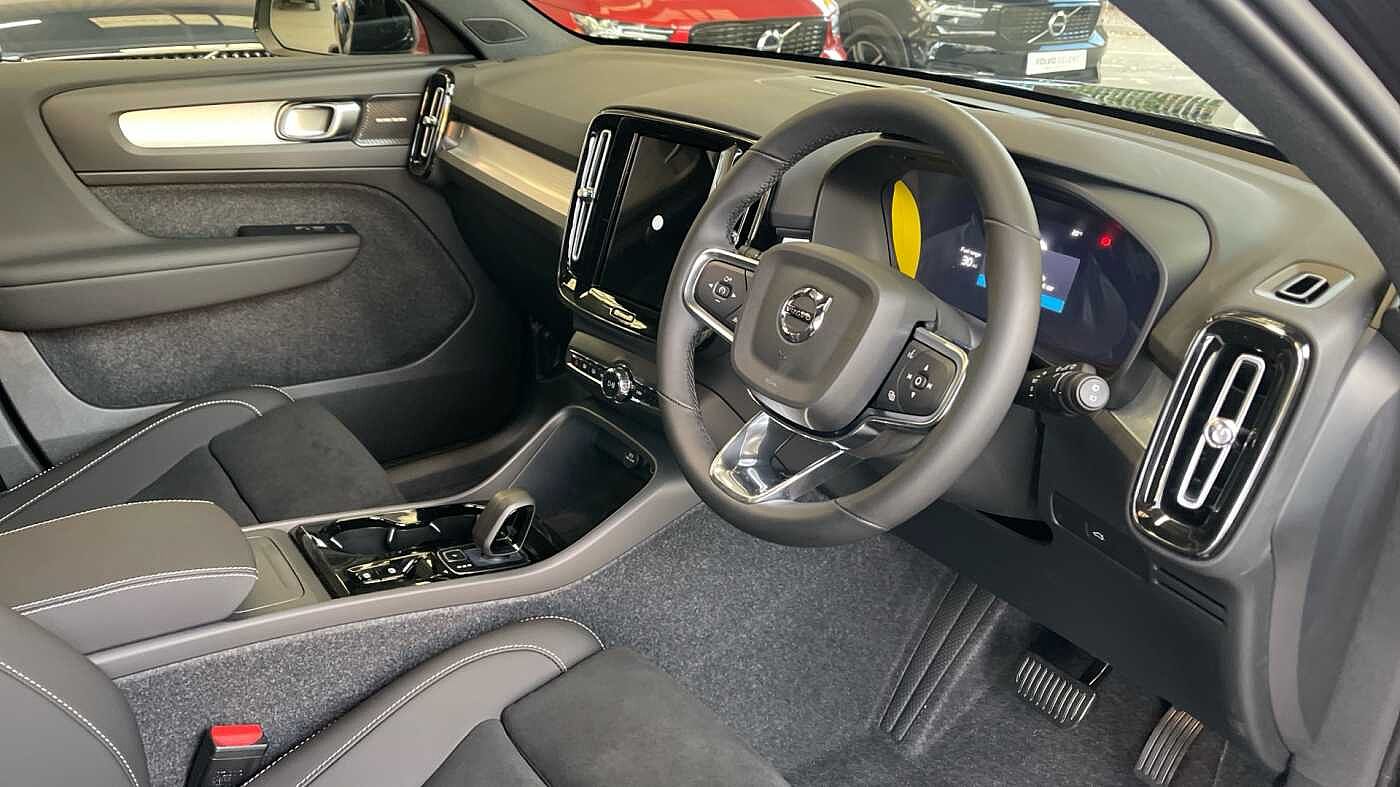 Used Volvo XC40 2025 for sale - 76261215: Photo 3