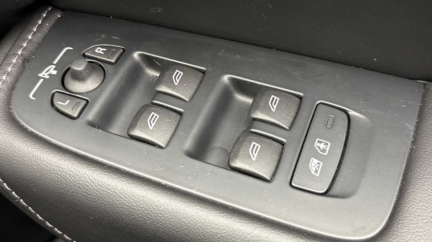 Used Volvo XC60 2023 for sale - 77218268: Photo 25