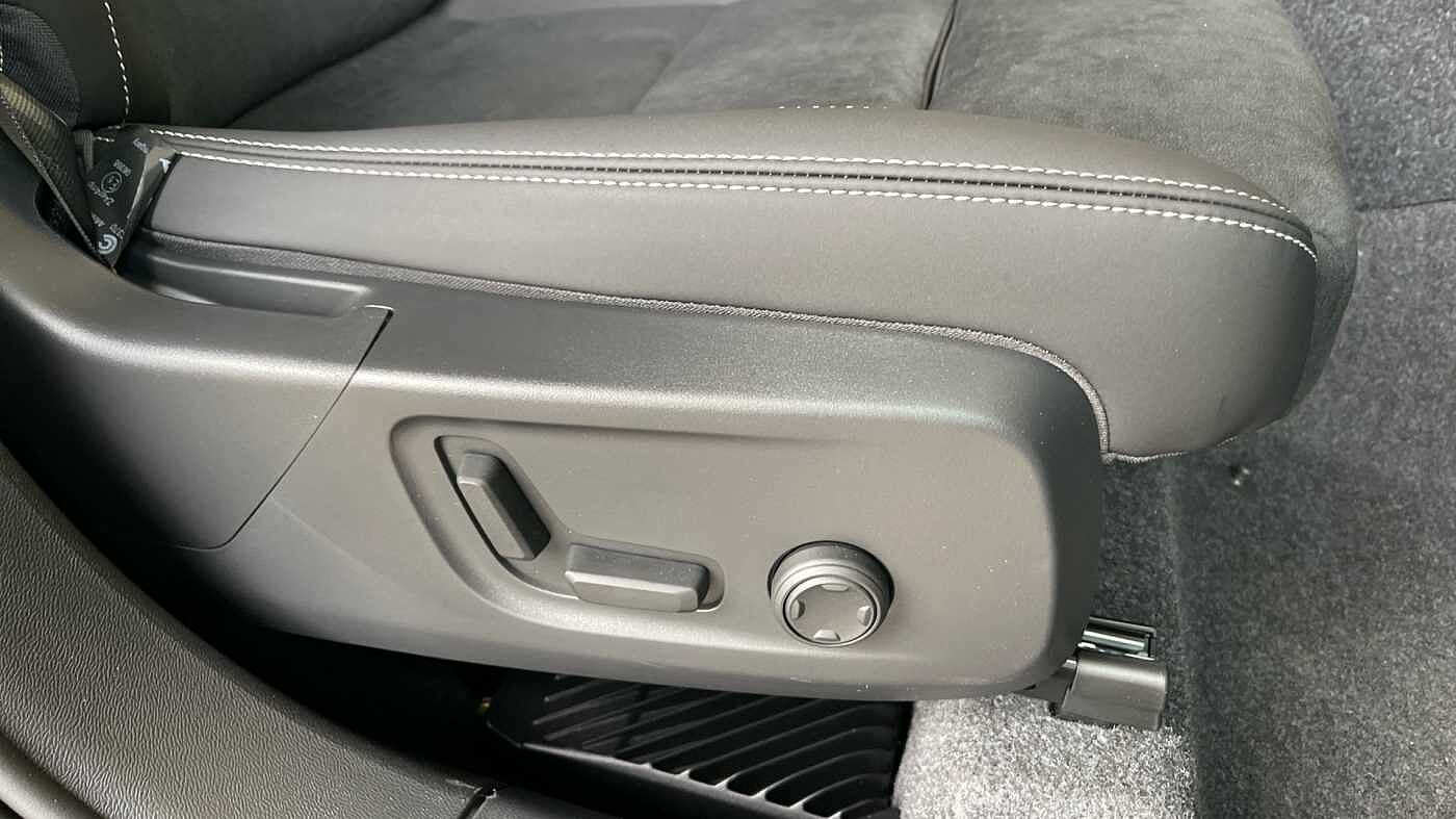 Used Volvo XC40 2025 for sale - 76139763: Photo 25