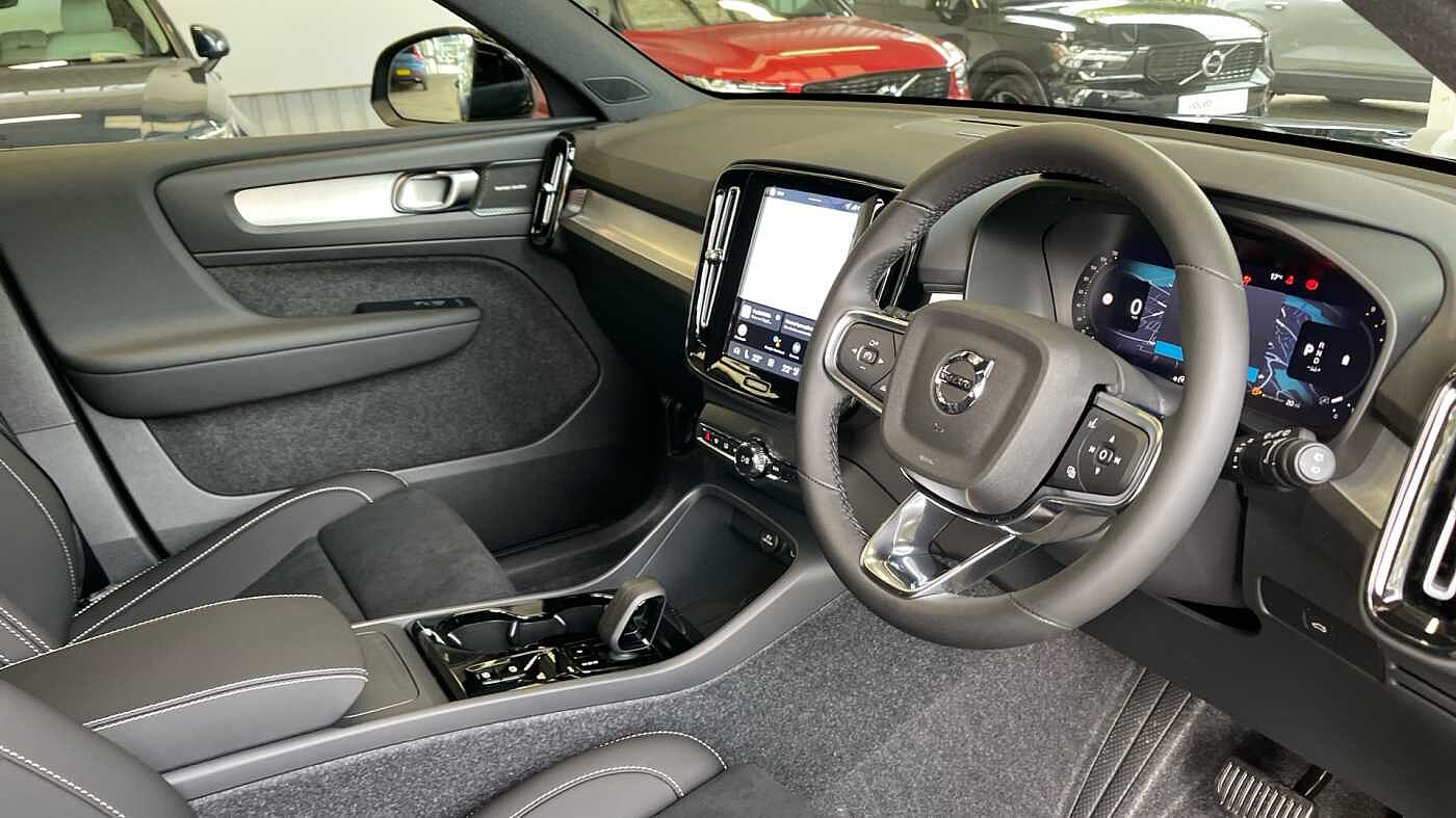 Used Volvo XC40 2025 for sale - 76139763: Photo 4