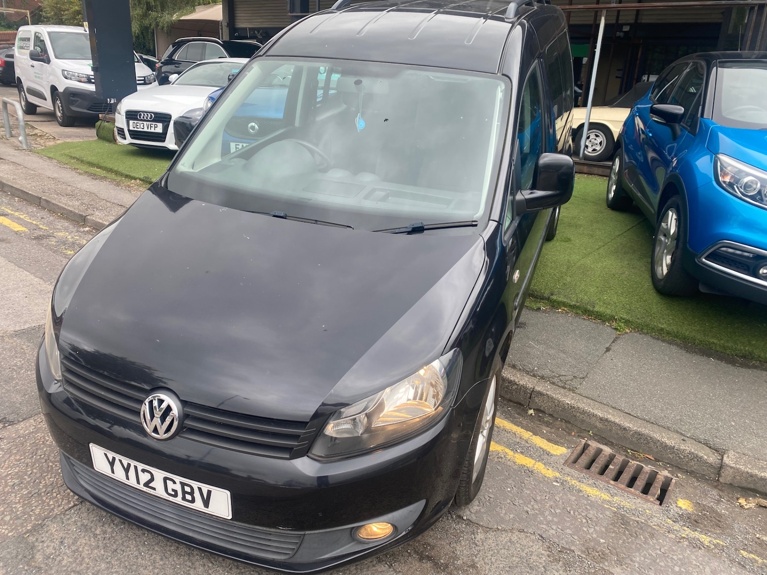 Used Volkswagen Caddy Maxi Life 2012 for sale - 77055968: Photo 2