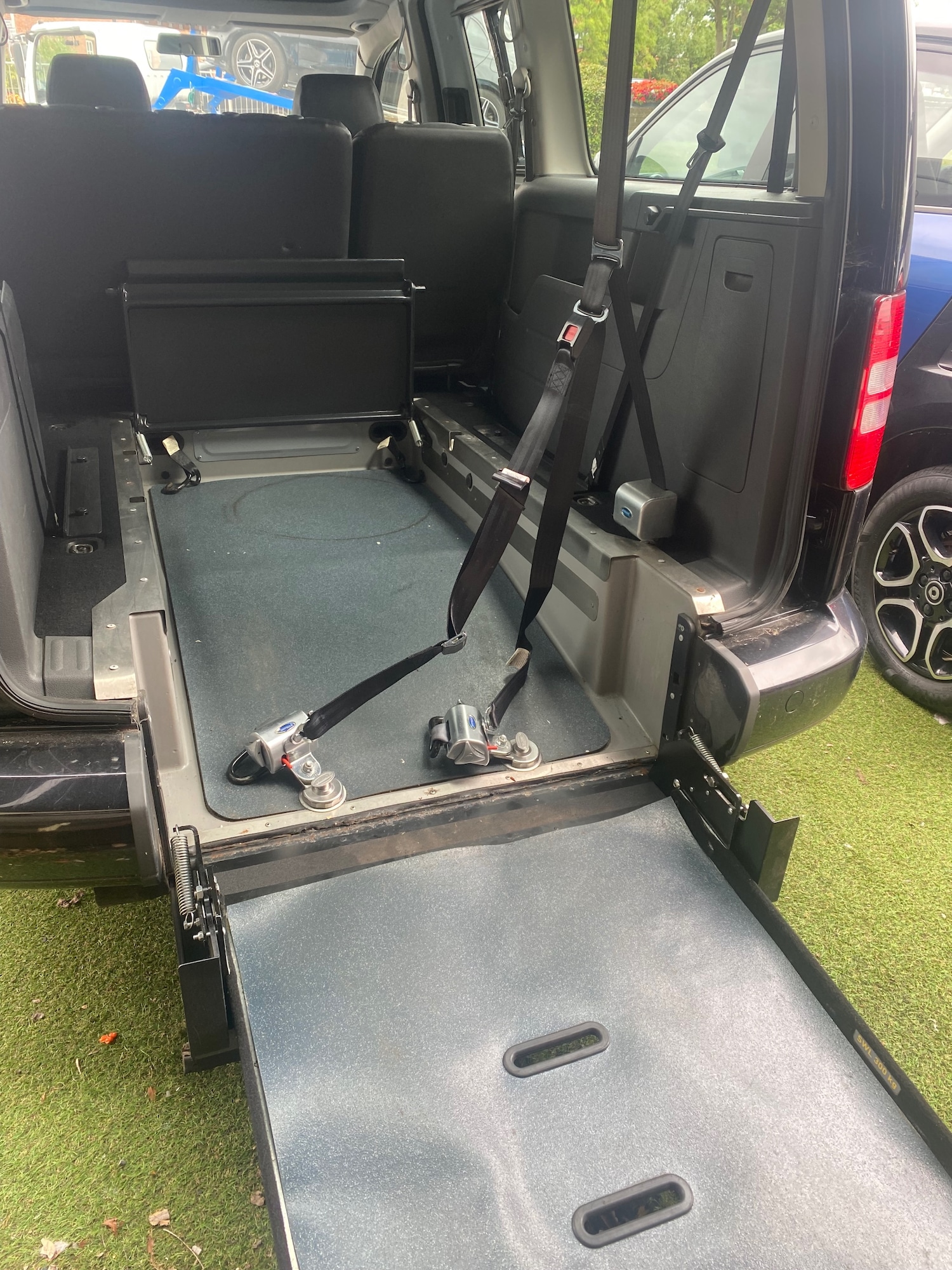 Used Volkswagen Caddy Maxi Life 2012 for sale - 77055968: Photo 4