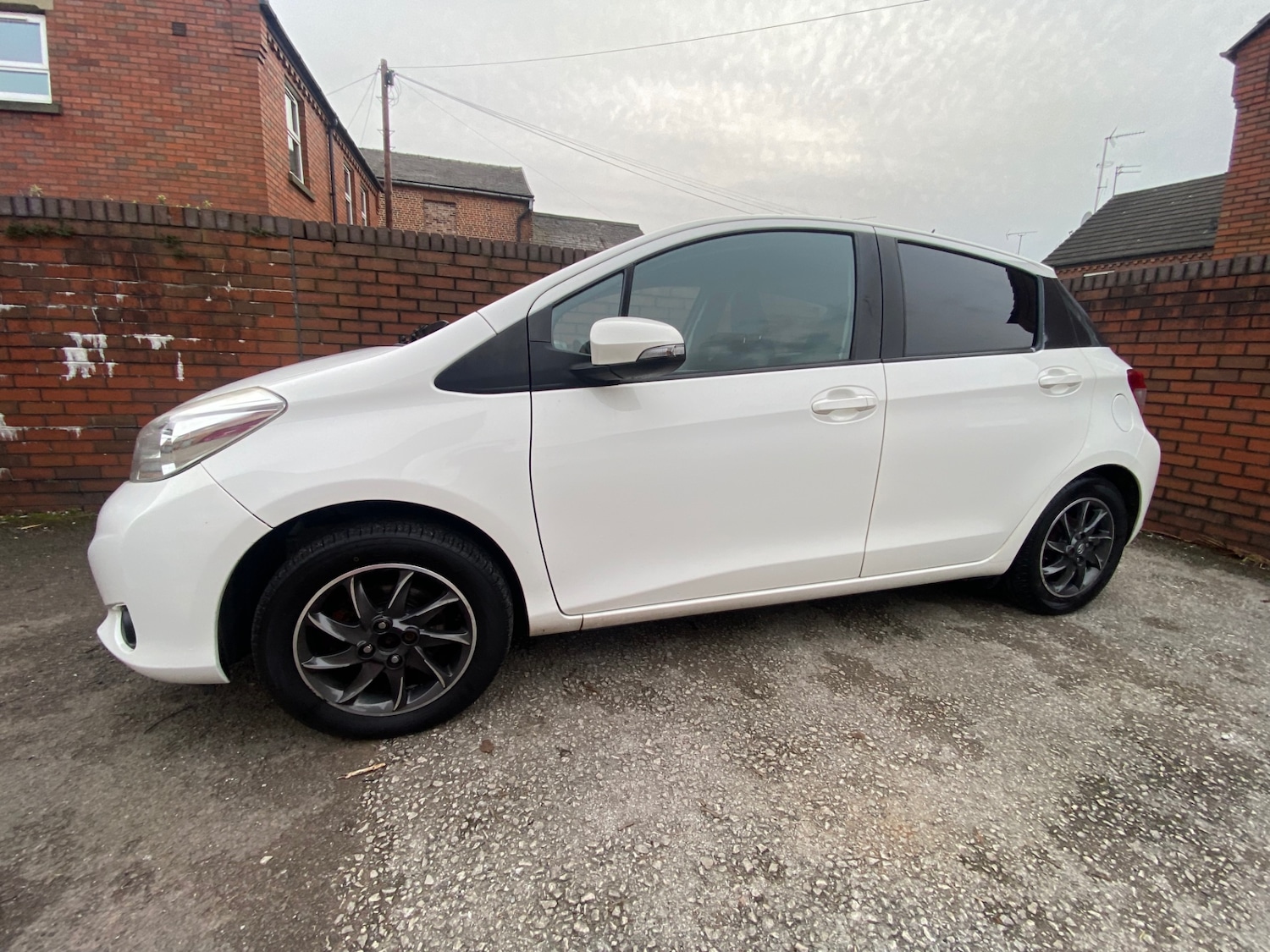 Used Toyota Yaris 2013 for sale - 77555880: Photo 2