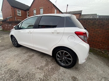 Used Toyota Yaris 2013 for sale - 77555880: Photo