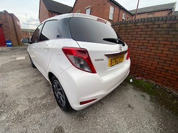 Used Toyota Yaris 2013 for sale - 77555880: Photo