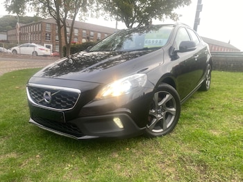Used Volvo V40 2015 for sale - 76093637: Photo
